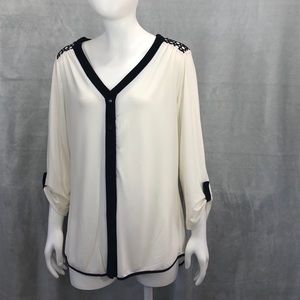 PerSeption Concept V-neck button-up Blouse